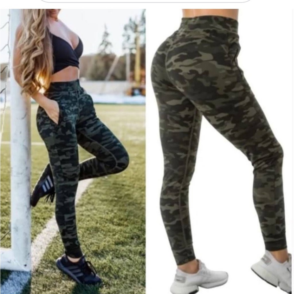 Alphalete women camo joggers.